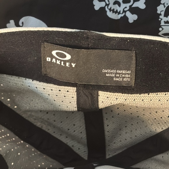 Oakley Men’s Golf Light Grey Peak Proformance Hat Fitted S/M - Picture 5 of 5